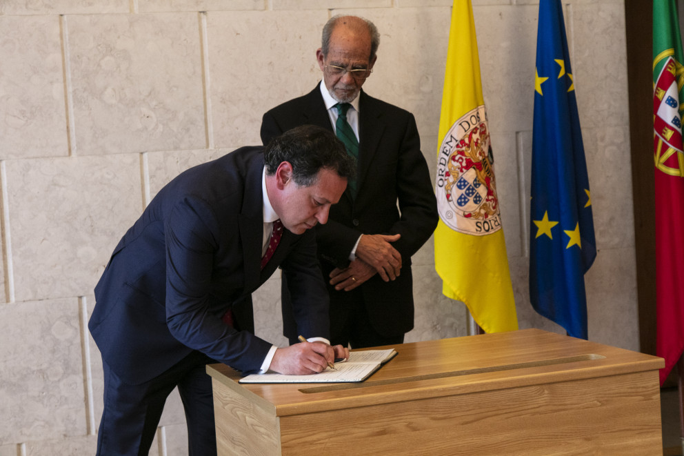 Assinatura do auto de posse - Membro da AG, Emir Chaher