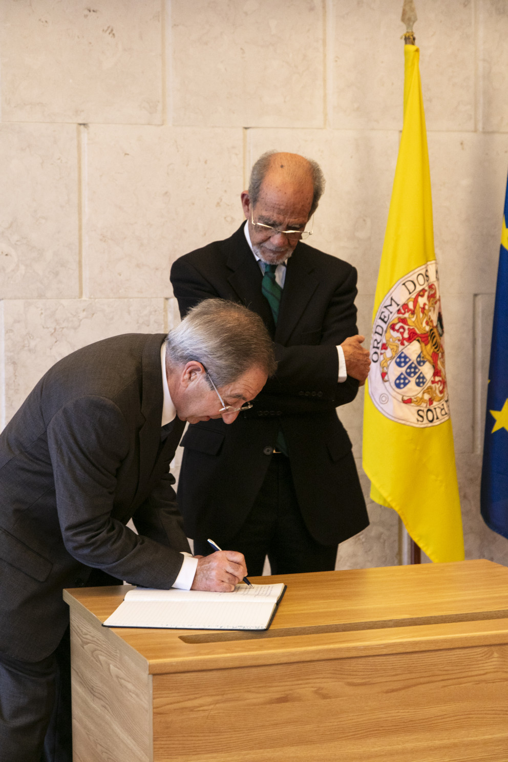 Assinatura do auto de posse - Presidente da AR Açores, Luís Henrique Medeiros