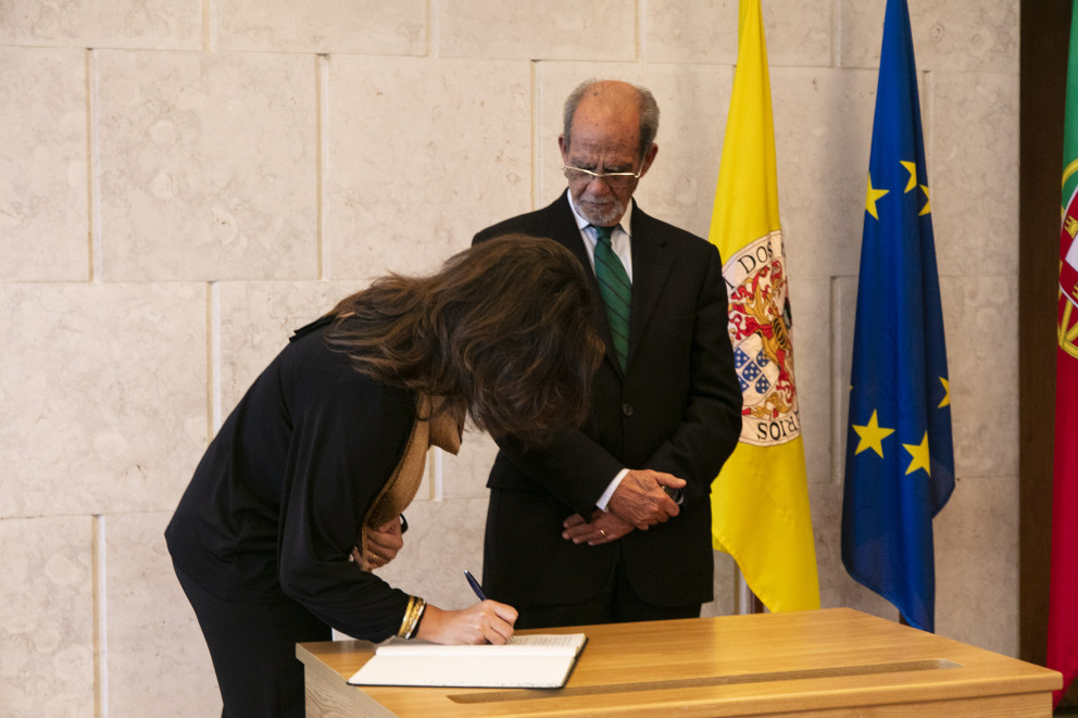 Assinatura do auto de posse - Presidente da AR Madeira, Filipa Gomes